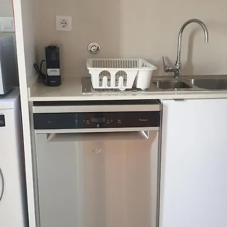 Free Parking & 5min Walk To Subway Apartmán *
