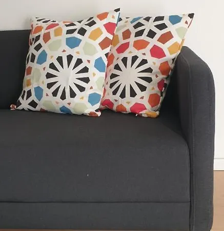 Free Parking & 5Min Walk To Subway 公寓