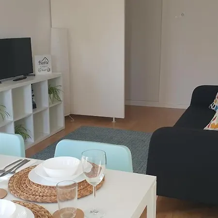Free Parking & 5min Walk To Subway Apartman *
