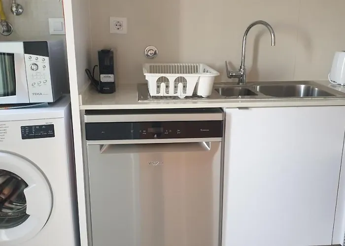 Free Parking & 5min Walk To Subway Lägenhet *