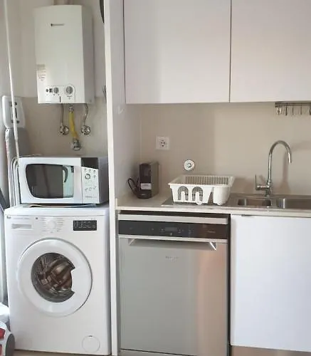 Free Parking & 5min Walk To Subway Lägenhet