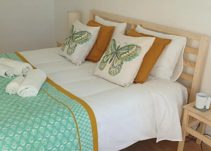 Free Parking & 5min Walk To Subway *