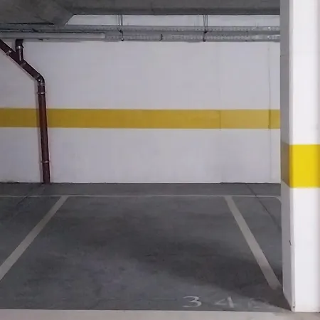 Free Parking & 5Min Walk To Subway Appartement