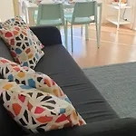 Free Parking & 5min Walk To Subway Lizbona
